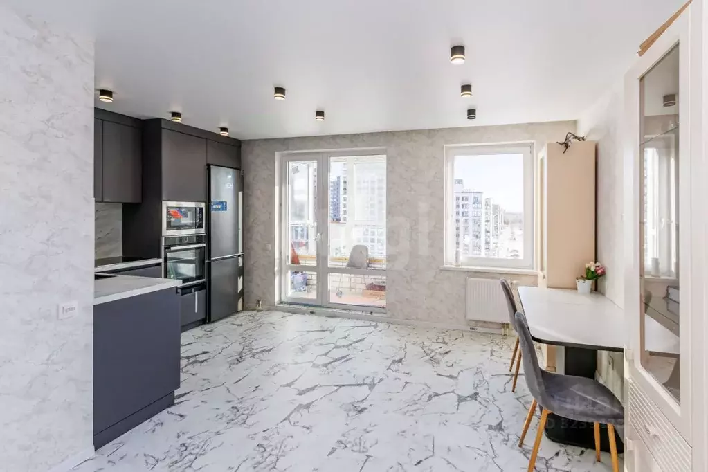 2-к кв. Тюменская область, Тюмень Антипино мкр, ул. Александра ... - Фото 1