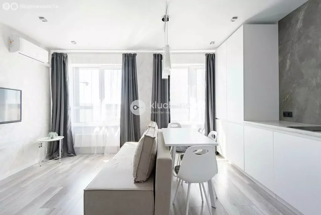 Квартира-студия: Казань, улица Братьев Батталовых, 20Ак2 (32 м) - Фото 1