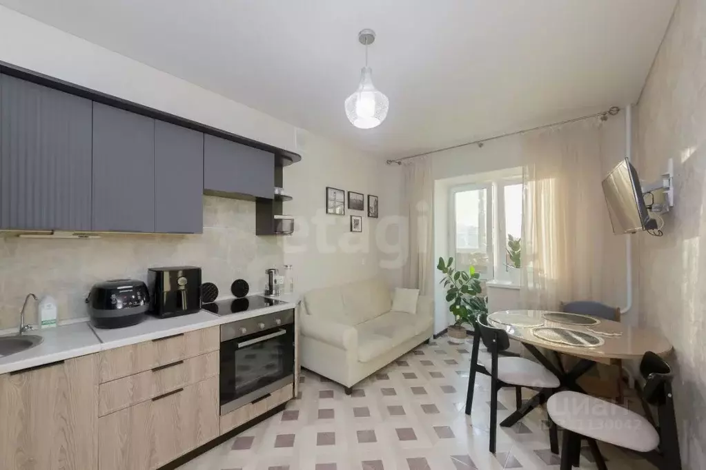 2-к кв. Тюменская область, Тюмень Широтная ул., 158 (61.2 м) - Фото 0