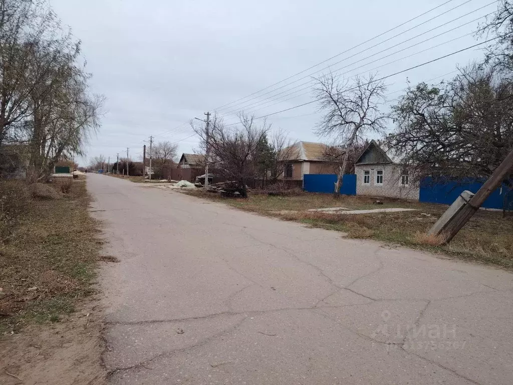 Дом в Волгоградская область, Светлоярский район, с. Большие Чапурники ... - Фото 0