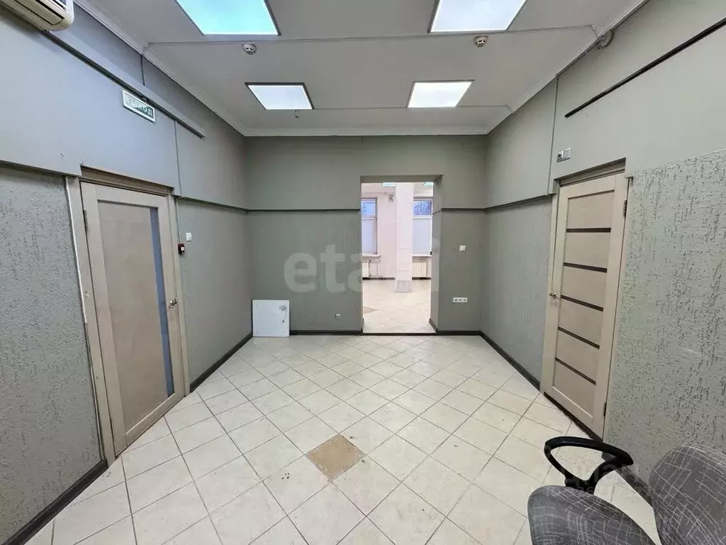 Помещение свободного назначения в Красноярский край, Красноярск просп. ... - Фото 1