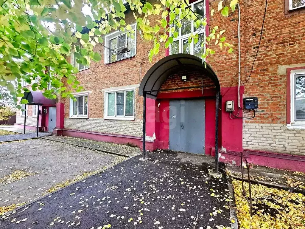 3-комнатная квартира: Горелое, Заводская улица, 11 (50 м) - Фото 0