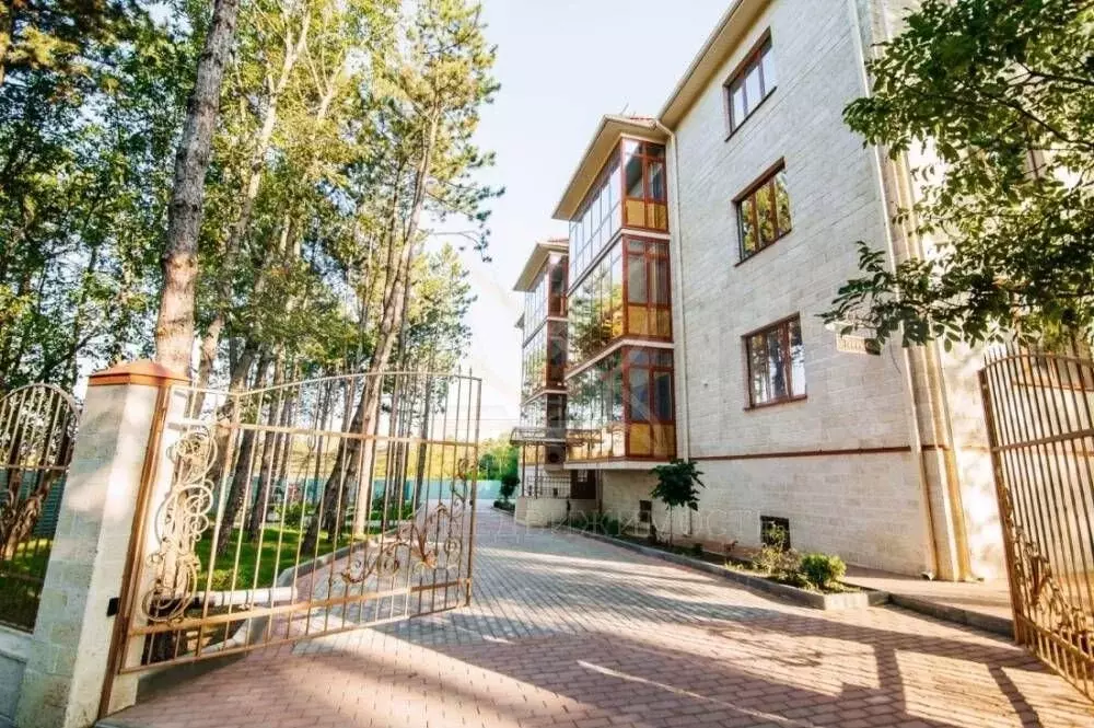 2-к. квартира, 82 м, 3/3 эт. - Фото 1