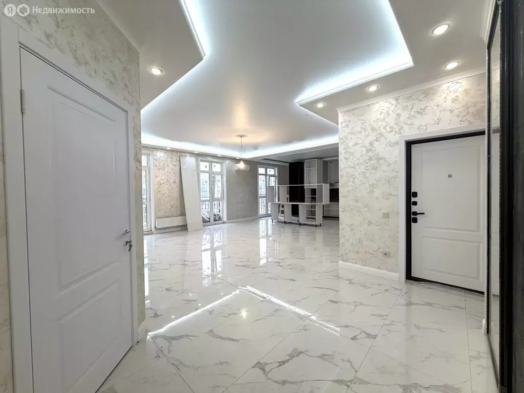 3-комнатная квартира: Геленджик, улица Олега Анофриева, 1к9 (131 м) - Фото 2