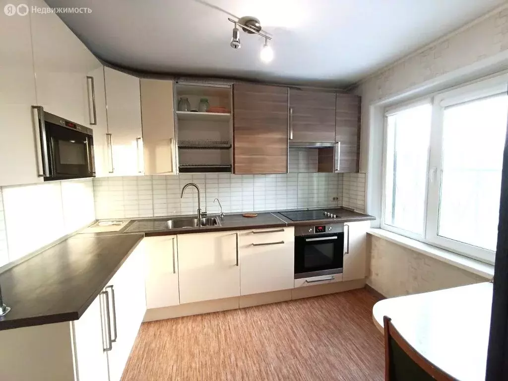 3-комнатная квартира: Челябинск, улица 40-летия Победы, 36 (66.6 м) - Фото 1