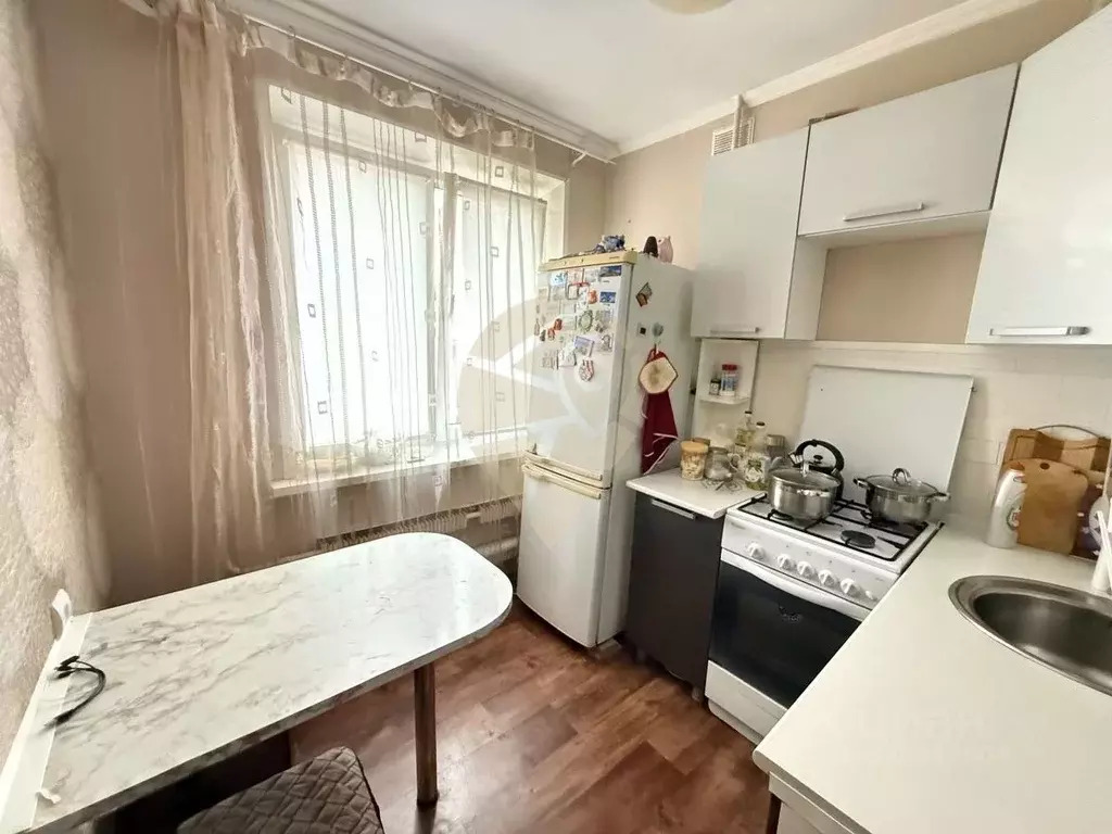 3-к кв. Белгородская область, Старый Оскол Интернациональный мкр, 42 ... - Фото 1