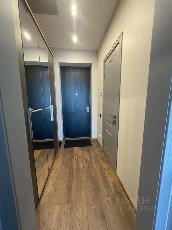 Студия Санкт-Петербург наб. Макарова, 58 (32.0 м) - Фото 0