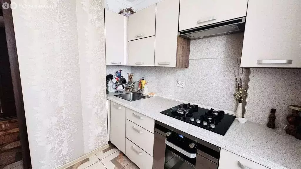 3-комнатная квартира: Белгород, улица Есенина, 52 (63.7 м) - Фото 1