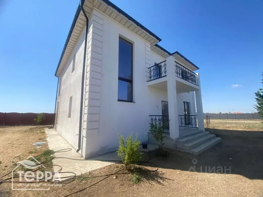Дом в Крым, Сакский район, с. Уютное ул. Ивана Айвазовского, 4 (244 м) - Фото 1