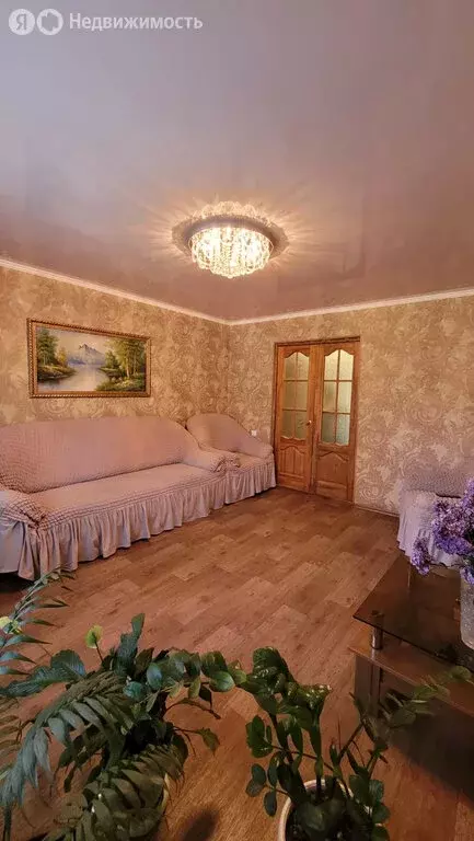 2-комнатная квартира: Астрахань, 6-й микрорайон, улица Химиков, 1к1 ... - Фото 0