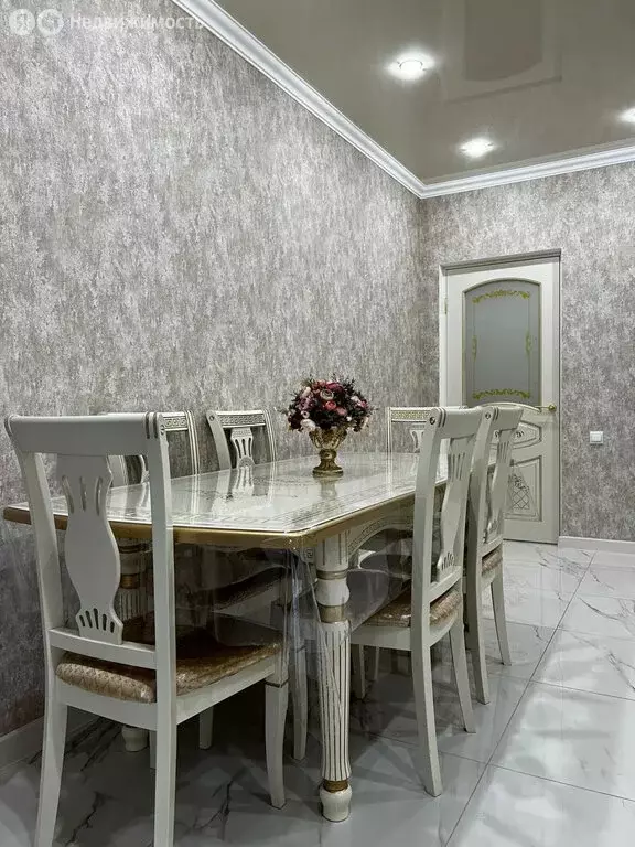 2-комнатная квартира: Владикавказ, улица Курсантов-Кировцев, 29 (65 м) - Фото 0