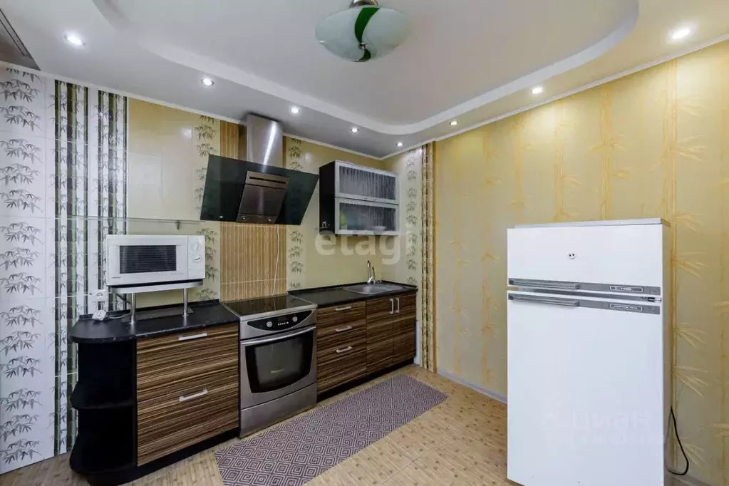 2-к кв. Тюменская область, Тюмень Восточный мкр, ул. Моторостроителей, ... - Фото 1