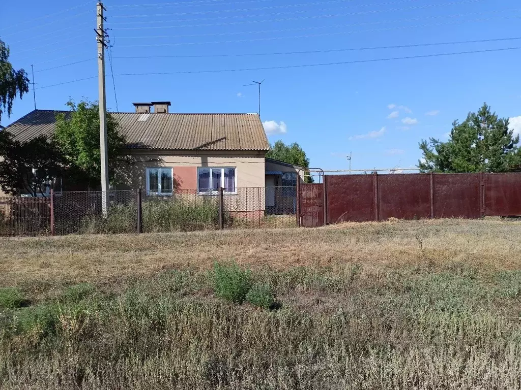 Дом в Саратовская область, Энгельсский район, Красноярское ... - Фото 1