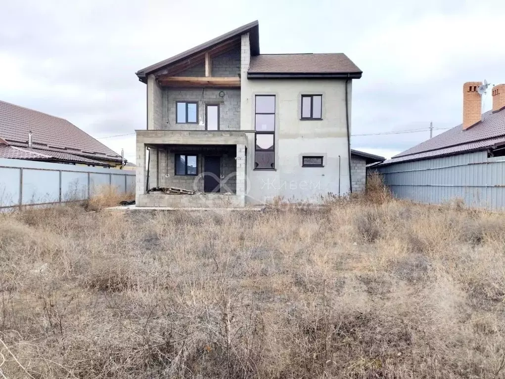 Дом в Волгоградская область, Среднеахтубинский район, Ахтубинское ... - Фото 0