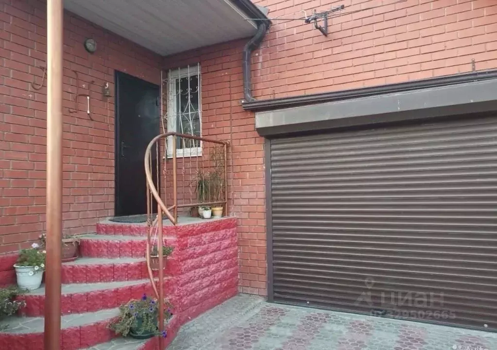 Дом в Астраханская область, Астрахань пер. 10-й Березовый (61 м) - Фото 1