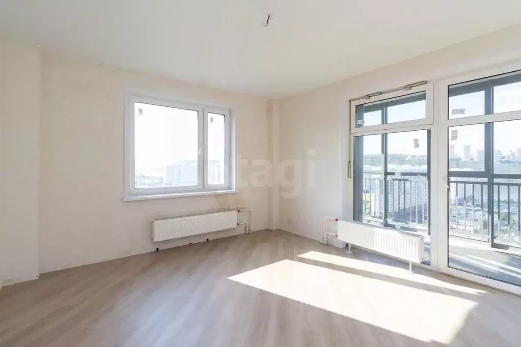 2-к кв. Красноярский край, Красноярск Свердловская ул., 6К (62.7 м) - Фото 0