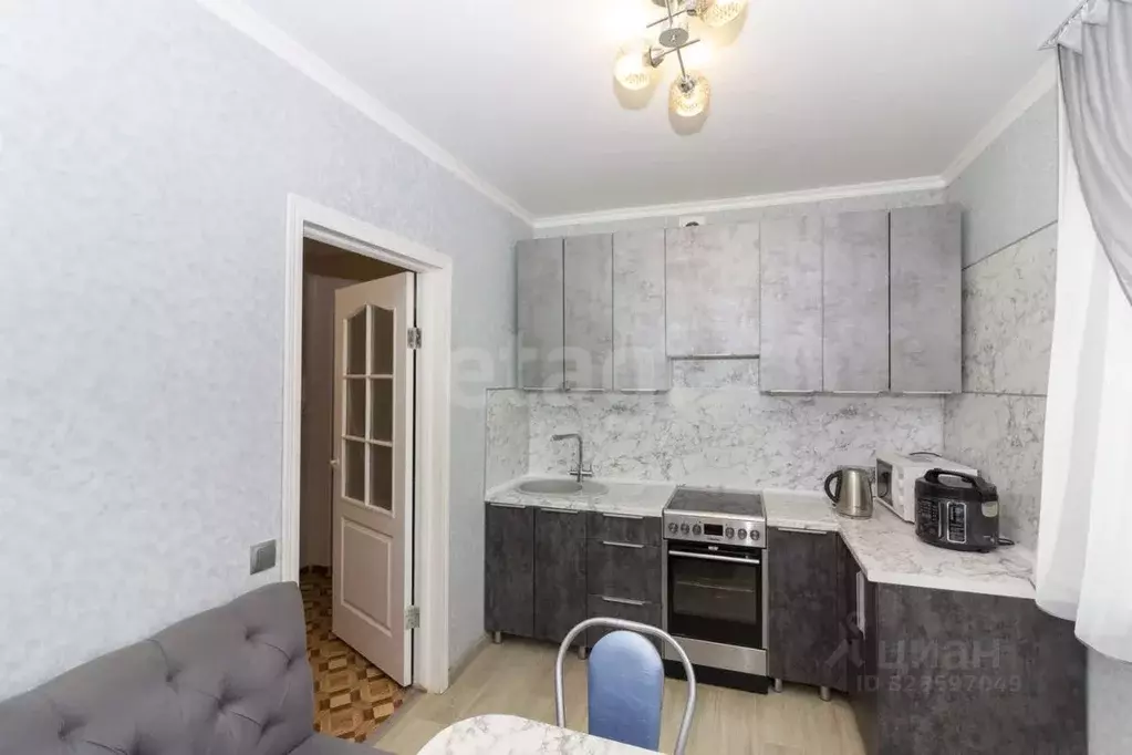 3-к кв. Тюменская область, Тюмень ул. Федюнинского, 15 (71.1 м) - Фото 1