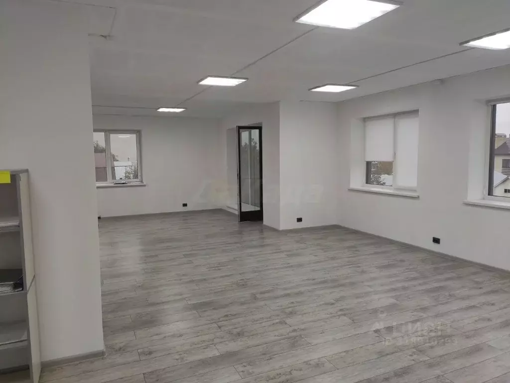 Офис в Ульяновская область, Ульяновск Верхнеполевая ул., 8 (70 м) - Фото 1