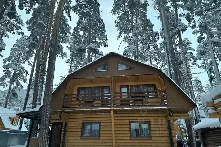 Дом в Карачаево-Черкесия, Зеленчукский район, с. Архыз  (130 м) - Фото 0