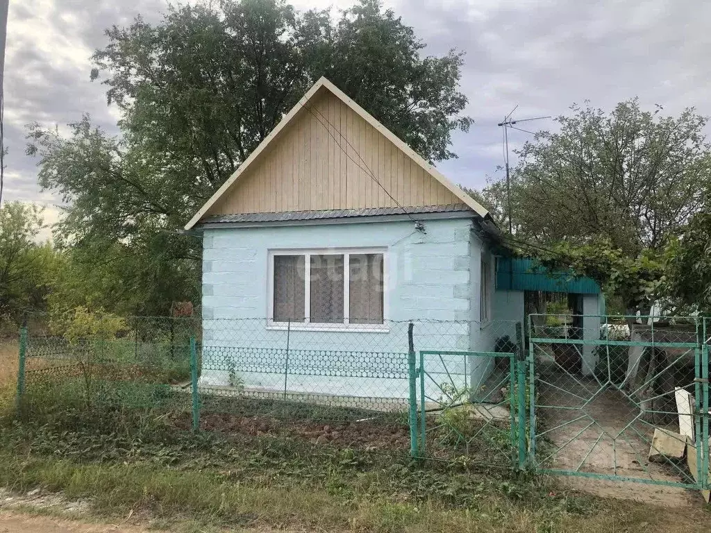 Дом в Саратовская область, Энгельсский район, Красноярское ... - Фото 0