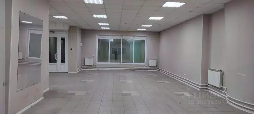 Помещение свободного назначения в Татарстан, Набережные Челны просп. ... - Фото 0