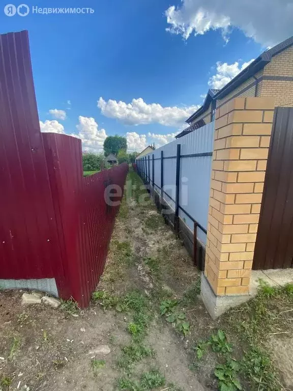 Дом в село Баратаевка, улица Герасимова (225 м) - Фото 1