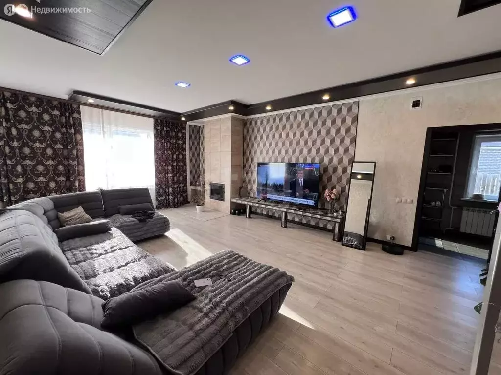 Дом в Минусинск, улица Лермонтова (260 м) - Фото 1