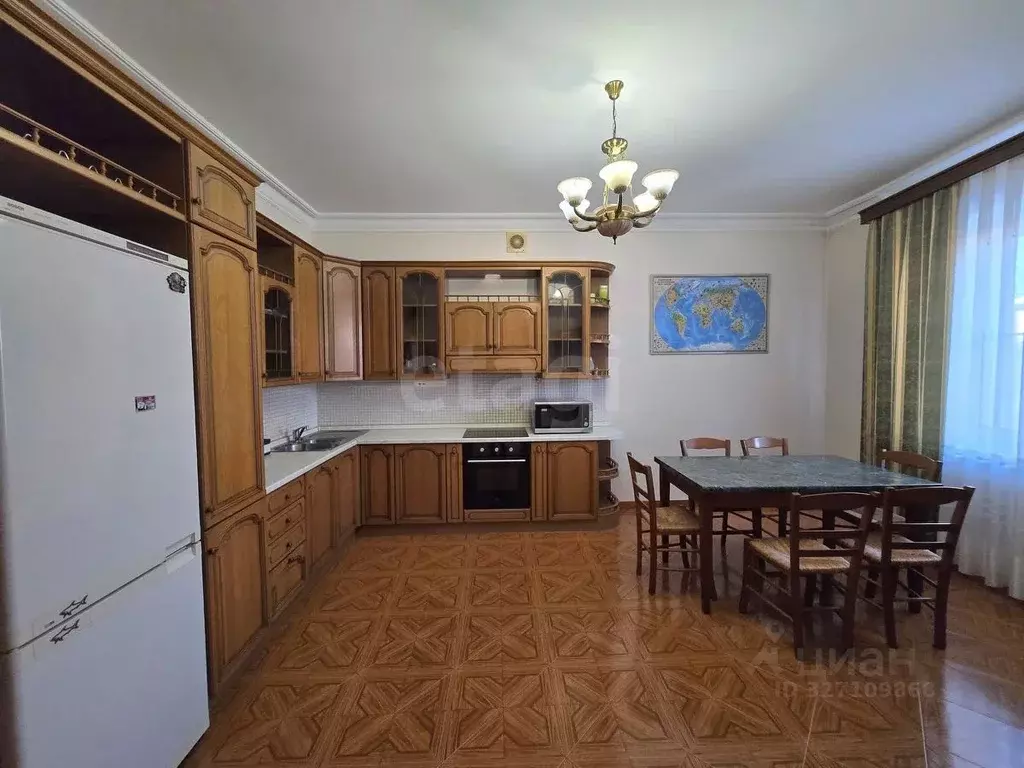 3-к кв. Тюменская область, Тюмень ул. Пржевальского, 35 (135.0 м) - Фото 1