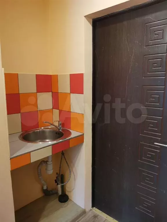 Комната 9 м в 6-к., 1/5 эт. - Фото 1