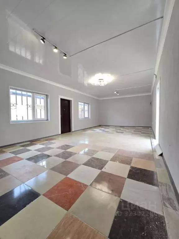 Торговая площадь в Кабардино-Балкария, Майский ул. Энгельса, 51 (32 м) - Фото 1