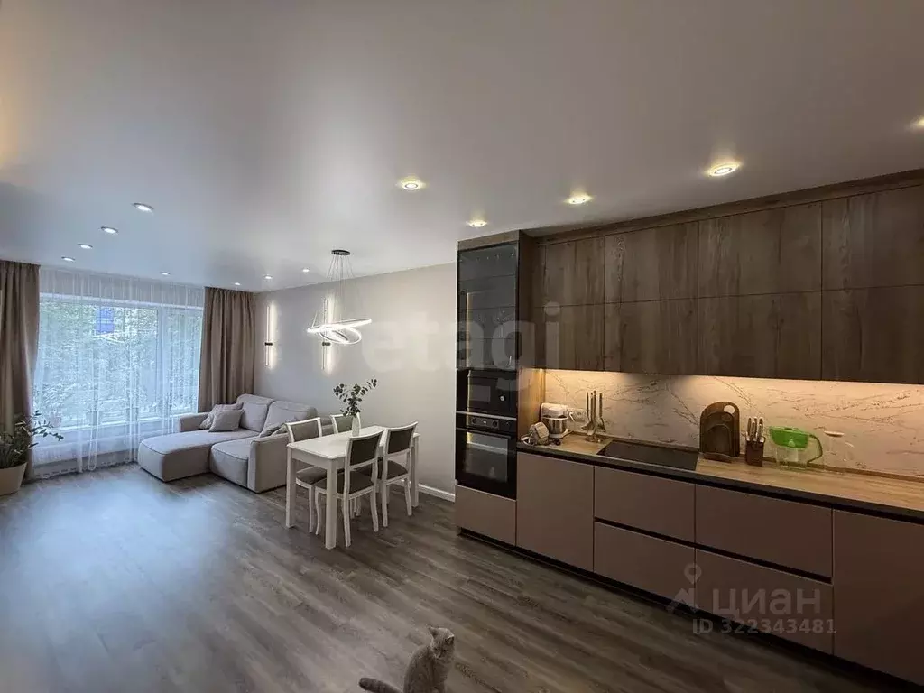 2-к кв. Тюменская область, Тюмень ул. 50 лет Октября, 63Г (77.5 м) - Фото 1