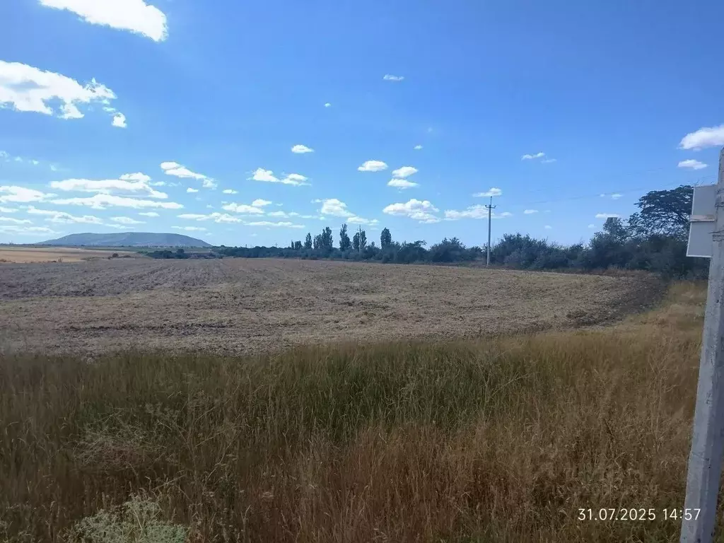 Участок в Крым, Кировский район, Первомайское с/пос, с. Первомайское ... - Фото 1