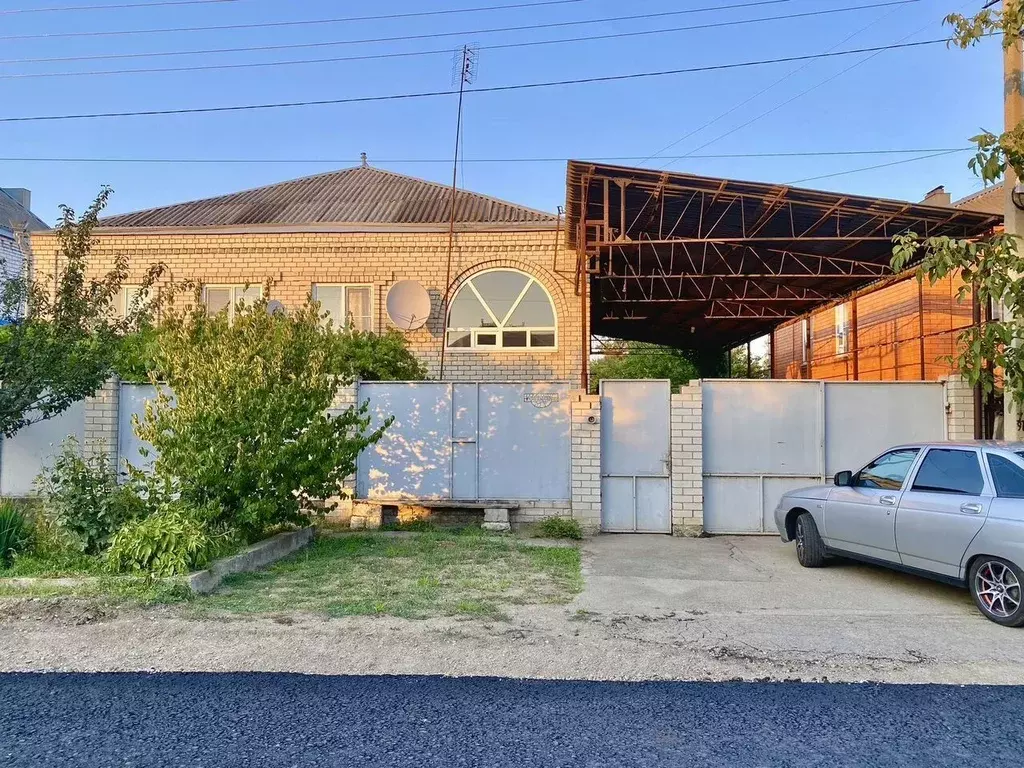 Дом в Краснодарский край, Курганинск Виноградная ул., 81 (150 м) - Фото 1