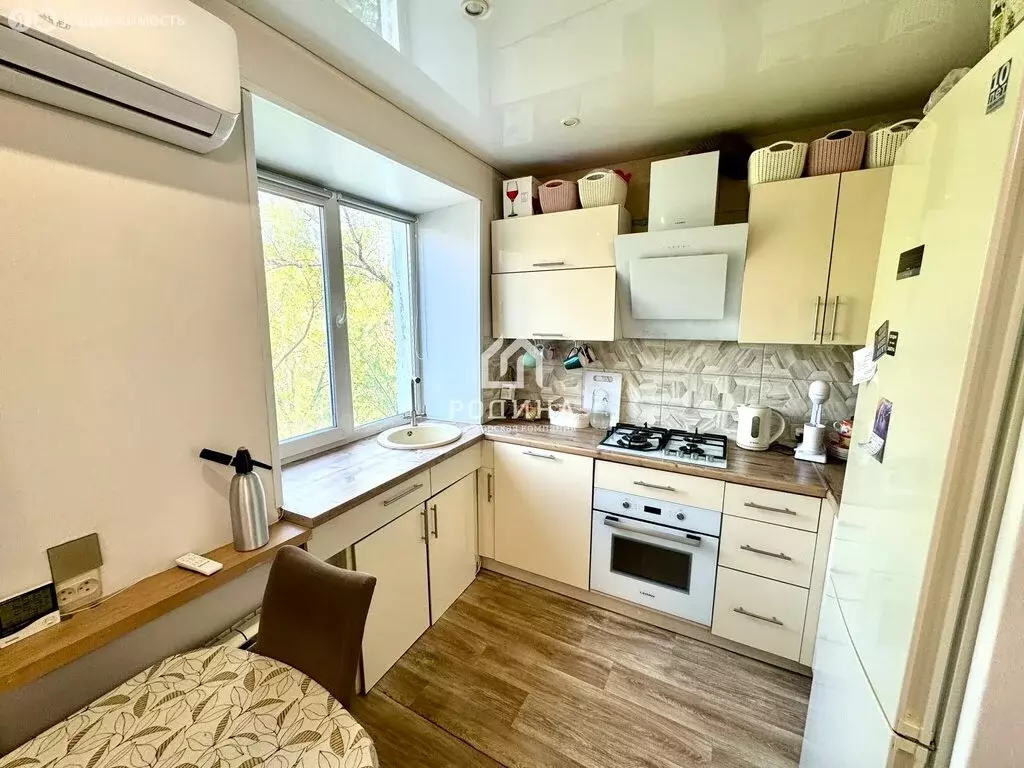 3-комнатная квартира: Комсомольск-на-Амуре, улица Сидоренко, 32 (56.8 ... - Фото 1