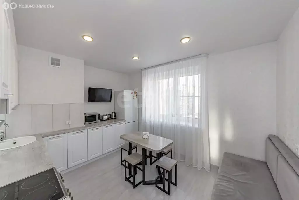 3-комнатная квартира: Тюмень, улица Михаила Сперанского, 19 (71.8 м) - Фото 1