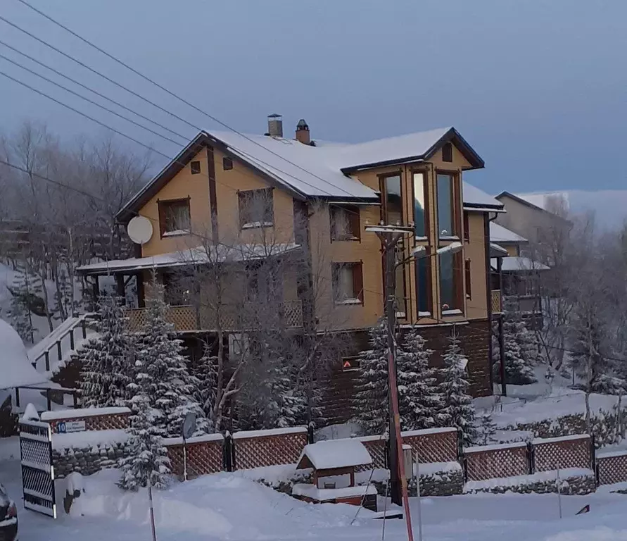 Дом в Мурманская область, Мурманск ул. Огни Мурманска, 10 (267 м) - Фото 1