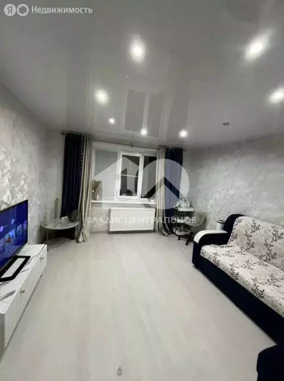 3-комнатная квартира: Новосибирск, улица Героев Революции, 70 (64.1 м) - Фото 1