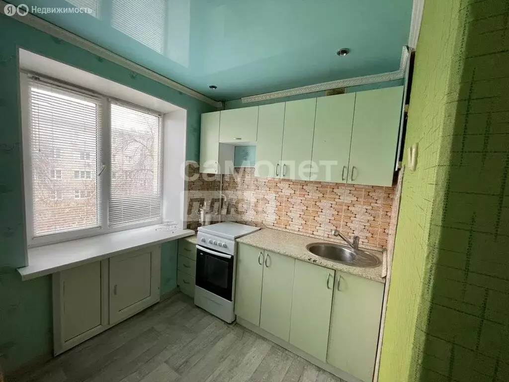 3-комнатная квартира: Стерлитамак, улица Курчатова, 40 (50 м) - Фото 1