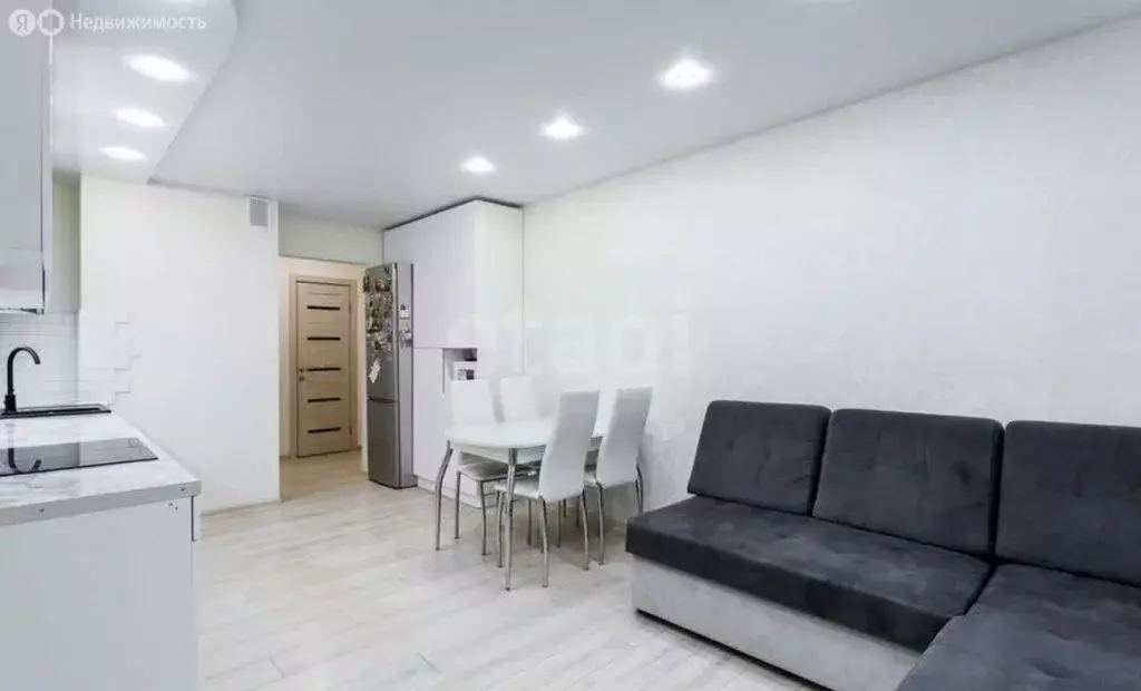 3-комнатная квартира: Киров, улица Анжелия Михеева, 16 (70.5 м) - Фото 2