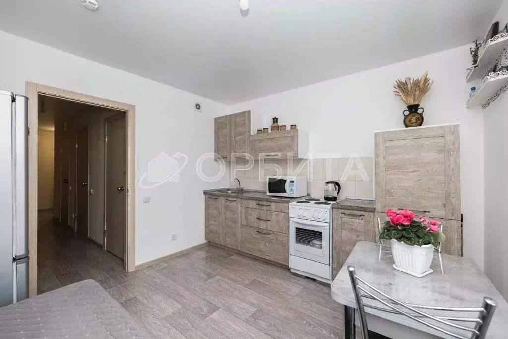 2-к кв. Тюменская область, Тюмень ул. Республики, 204к14 (61.0 м) - Фото 1