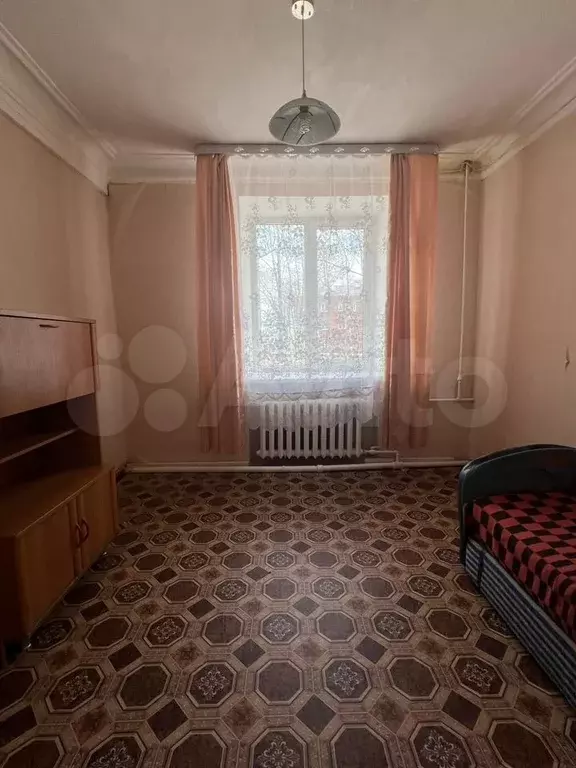 Комната 10,2 м в 5-к., 1/3 эт. - Фото 0