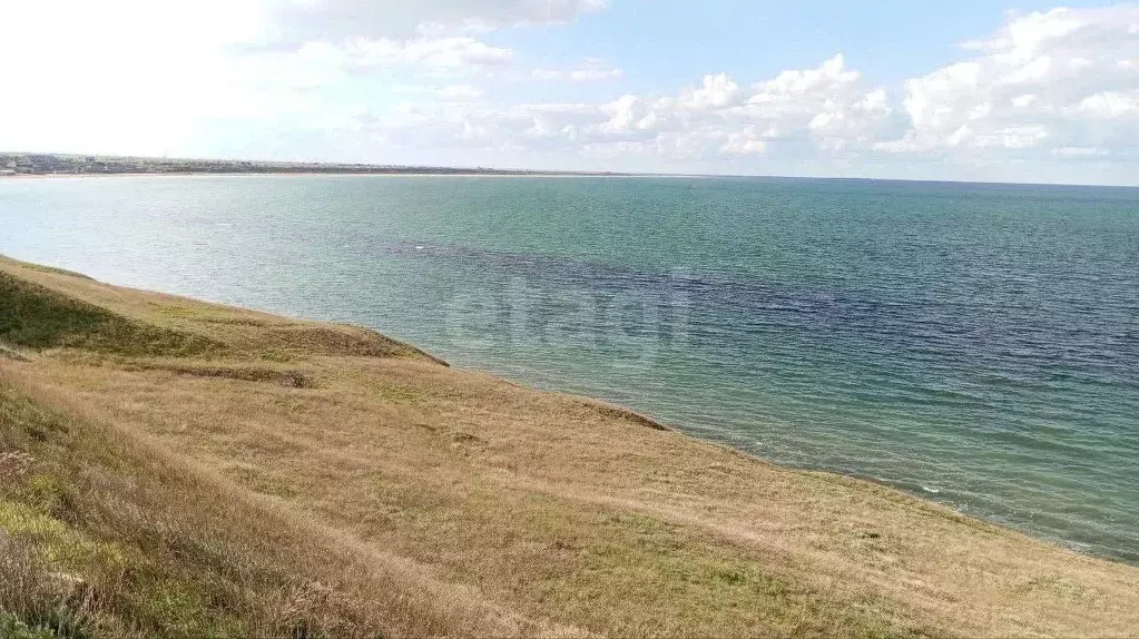 Участок в Крым, Ленинский район, Семисотское с/пос, с. Каменское ул. ... - Фото 1