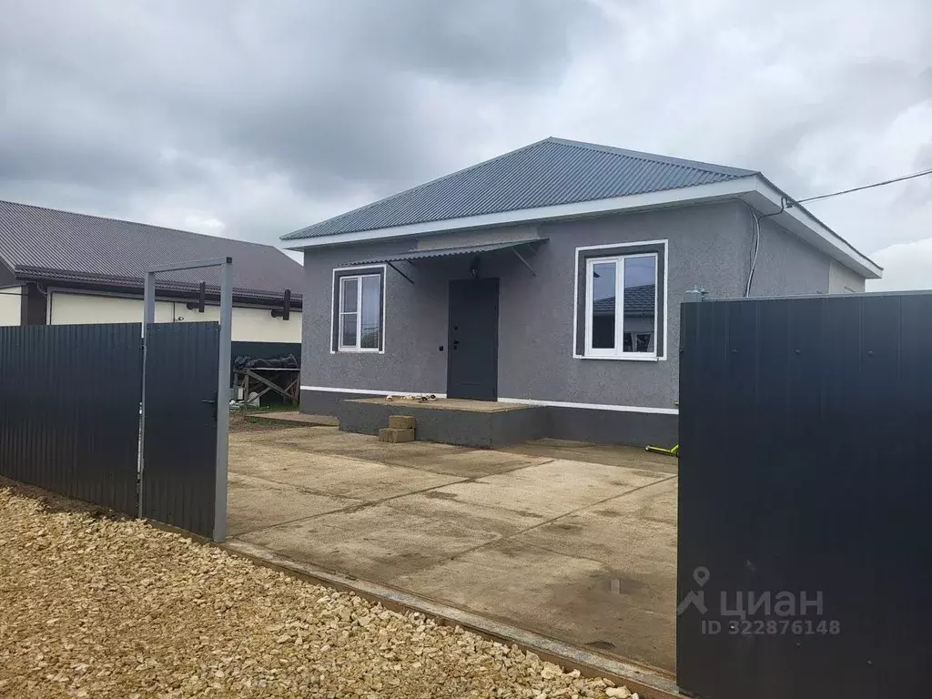 Дом в Краснодарский край, Темрюк ул. Обороны, 2/2 (90 м) - Фото 1