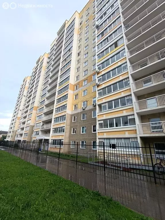 3-комнатная квартира: Пермь, улица Адмирала Ушакова, 15 (79 м) - Фото 1