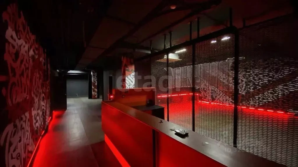 Помещение свободного назначения в Удмуртия, Ижевск ул. Ленина, 48А ... - Фото 0