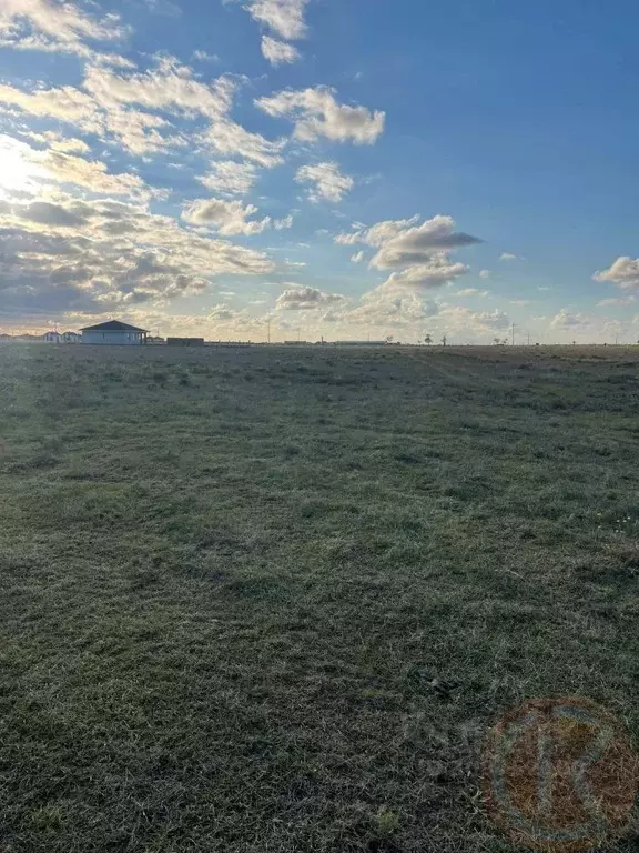 Участок в Крым, Сакский район, с. Уютное  (7.51 сот.) - Фото 0