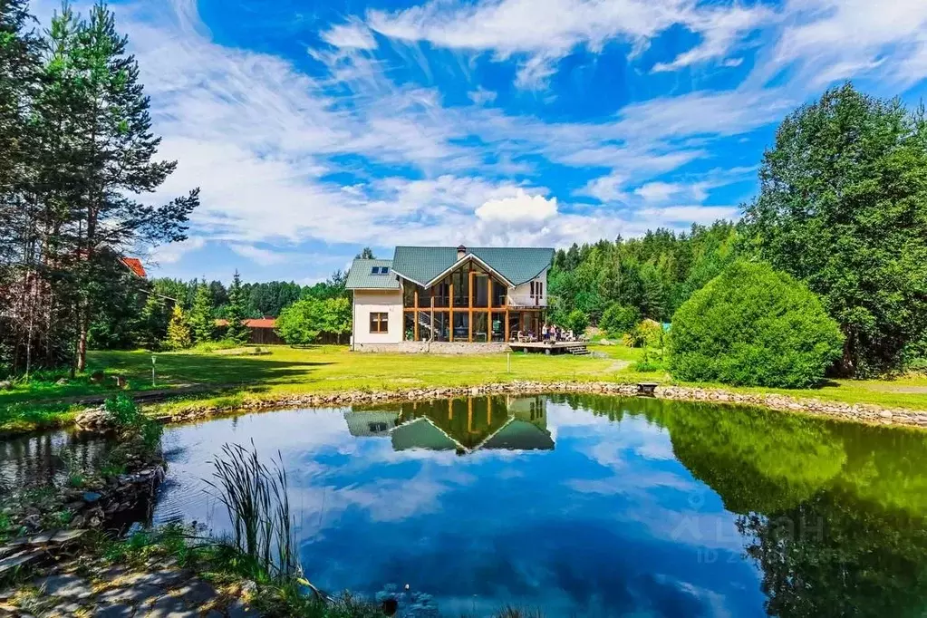 Дом в Ленинградская область, Выборгский район, Рощинское городское ... - Фото 1