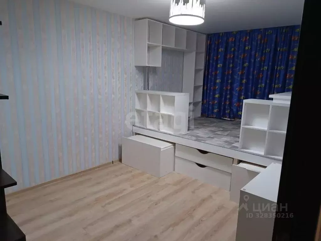 3-к кв. Пермский край, Пермь пер. 1-й Еловский, 24 (125.8 м) - Фото 1