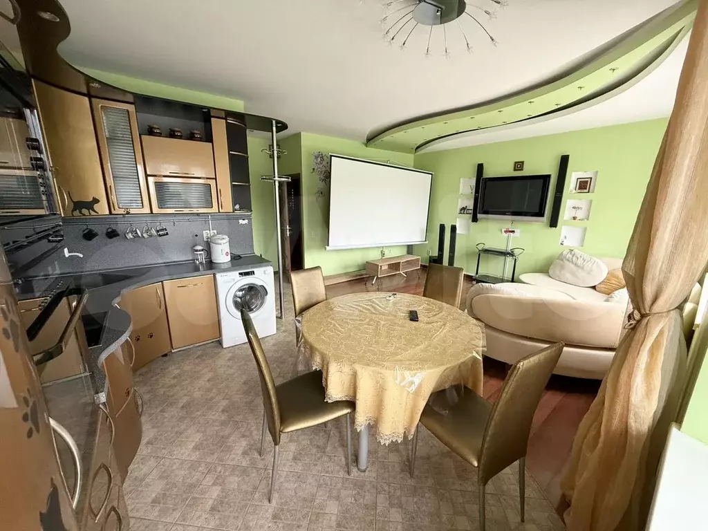 2-к. квартира, 70 м, 2/5 эт. - Фото 1