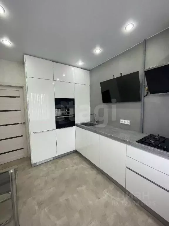 2-к кв. Ямало-Ненецкий АО, Новый Уренгой Восточный мкр, 1/1 (55.4 м) - Фото 1